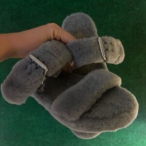 UGG FUZZ YEAH SHOES! SIZE 9 US